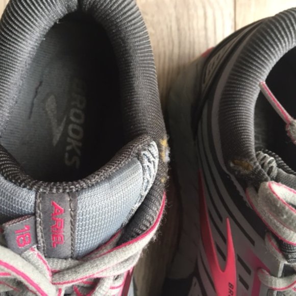 2 pairs of Brooks Ariel Running Shoes, Womens Size 8.5 Medium - Picture 2 of 6